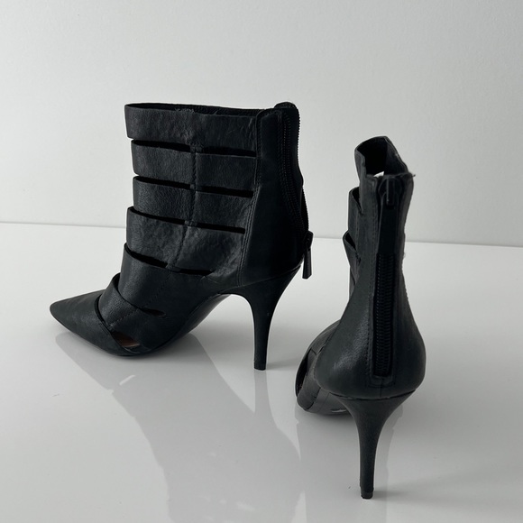Vine Camuto cutout ankle bootie - Picture 4 of 4